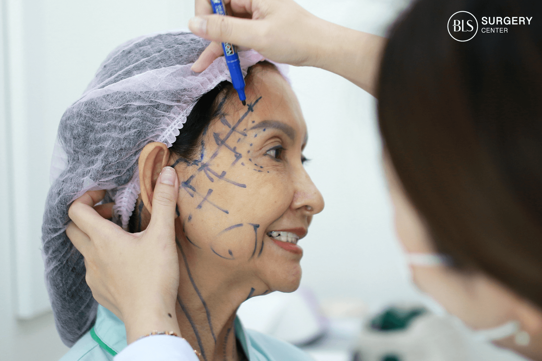 ก่อนทำ Facelift & Necklift มีการออกแบบร่วมกับหมอ แพทย์เฉพาะทาง